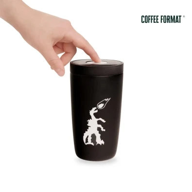 35-26-15-0652-326671-coffee-format-czarny-kubek-termiczny-z-motywem-smoka-350-ml (2).webp