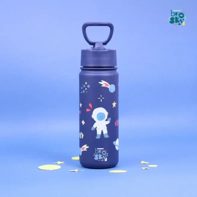 22-22-12-0281-323717-brosky-kids-granatowa-butelka-na-wode-dla-dzieci-w-motyw-kosmosu-550-ml (3).webp