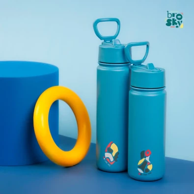17-17-12-0155-322451-brosky-abstract-niebieska-stalowa-butelka-termiczna-ze-slomka-550-ml (3).webp
