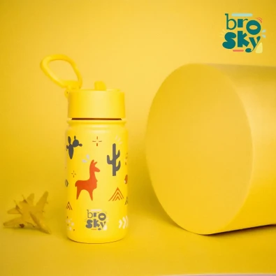 12-18-11-0027-321171-brosky-kids-zolta-butelka-na-wode-dla-dzieci-w-lamy-450ml (2).webp