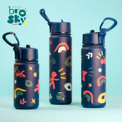 16-22-11-0128-322185-brosky-pattern-stalowa-butelka-na-wode-w-kolorze-ciemnoniebieskim-450ml (3).webp
