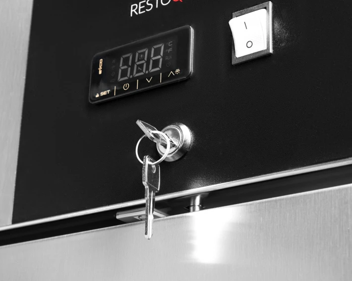 RQSGLM-700-R-Szafa-mroznicza-stal-nierdzewna-9.jpg