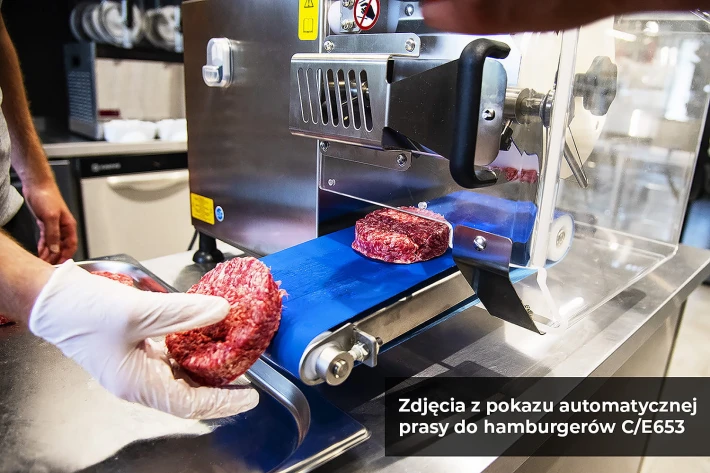 Pokaz-automatycznej-prasy-do-miesa-hamburgerow,-klopsikow,-Maszyny-do-formowania-napis-1.jpg